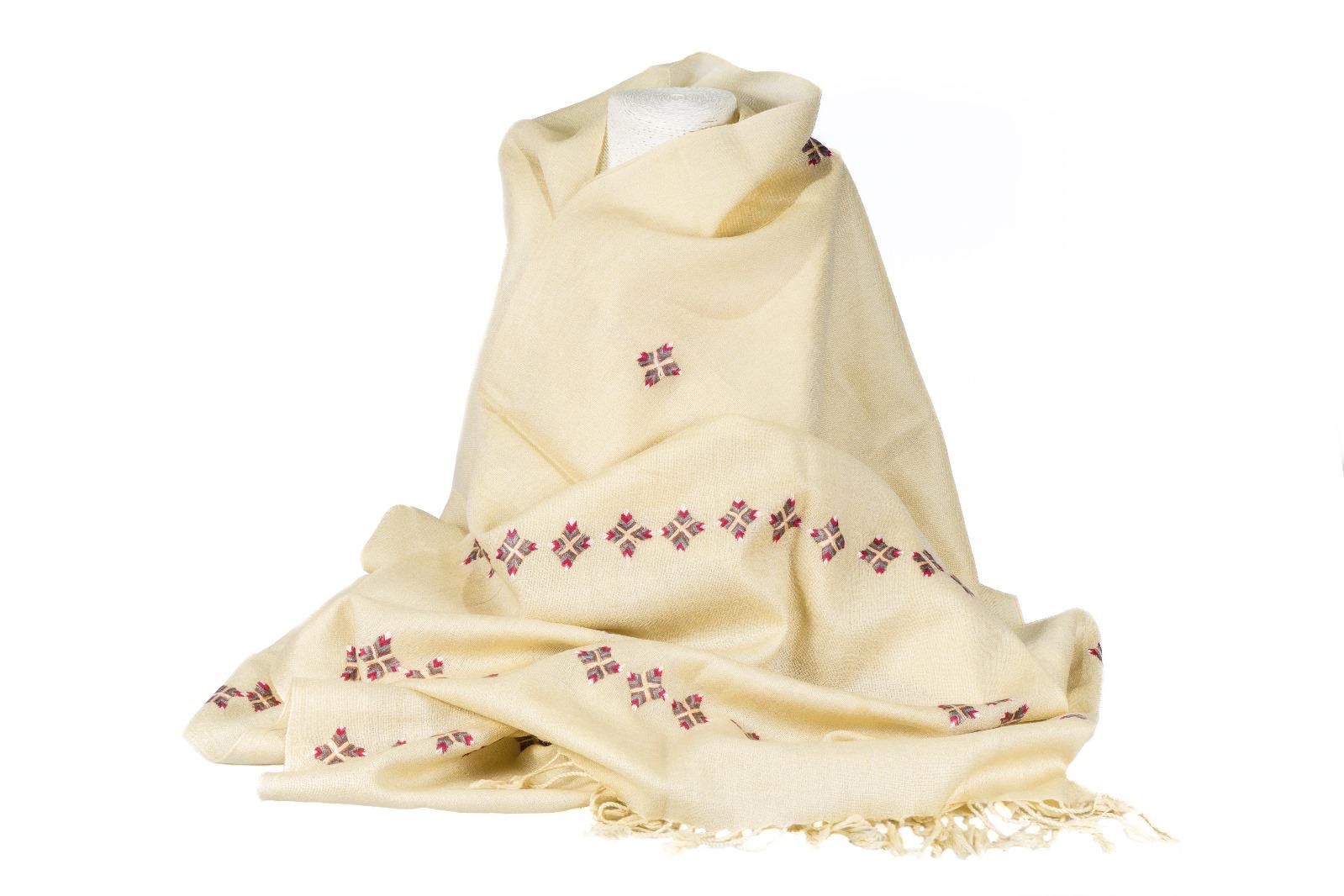 Avorio Fiorito – Pure Wool Hand-Embroidered Shawl